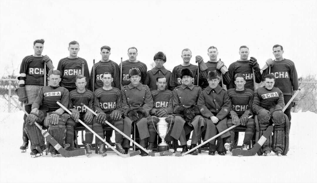 1939-RCHA-Hockey-Team-Garrison-Cup-Champions