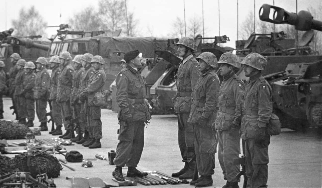 General-Belzile-inspecting-troop-in-Germany-1RCHA-1974